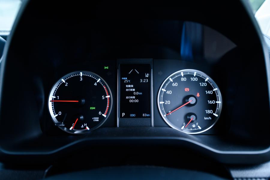 Панель приборов Toyota GranAce Premium 2019 года  (фото 12 из 26)